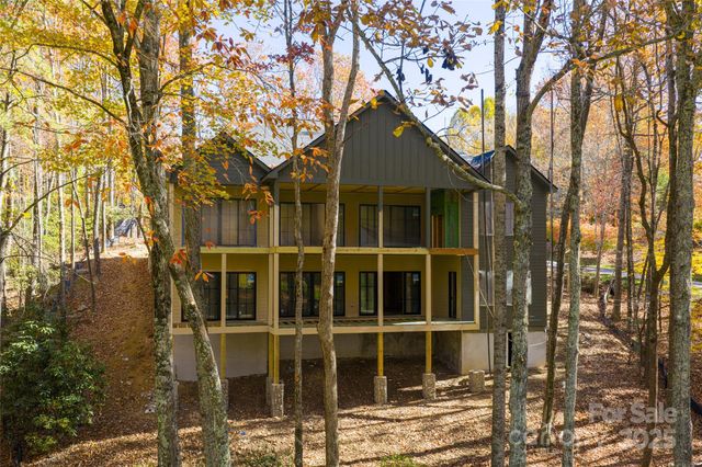 99 Little Cherokee Ridge, Hendersonville, NC 28739