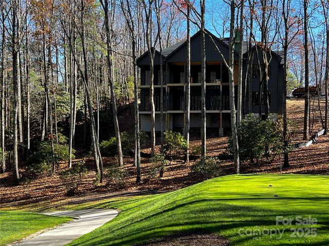 99 Little Cherokee Ridge, Hendersonville, NC 28739