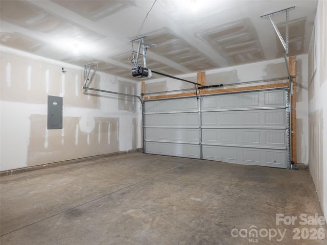 907 Newport Court, Asheville, NC 28806