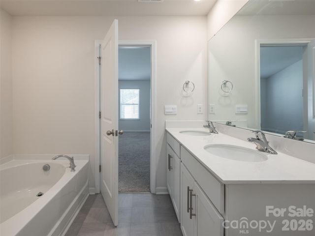 907 Newport Court, Asheville, NC 28806