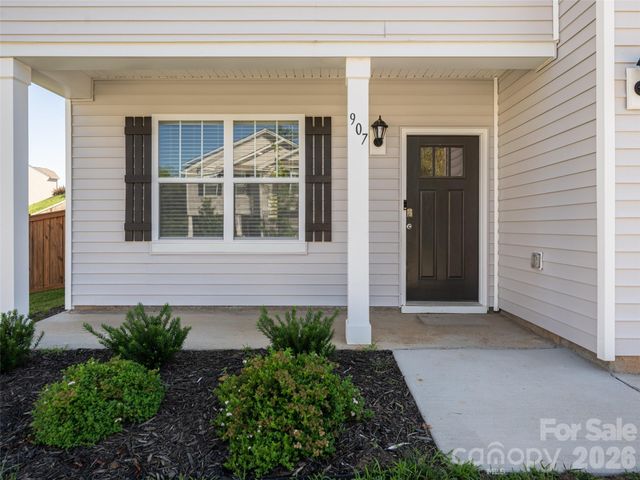907 Newport Court, Asheville, NC 28806