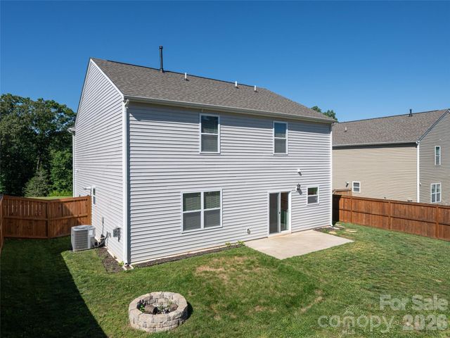 907 Newport Court, Asheville, NC 28806