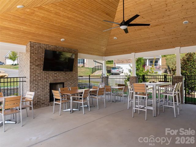 907 Newport Court, Asheville, NC 28806