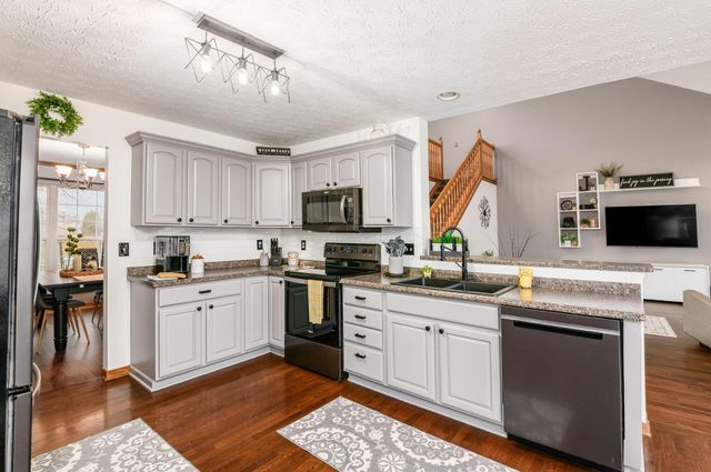 163 Fox Glen Drive W, Pickerington, OH 43147