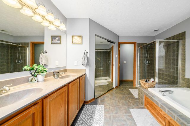 163 Fox Glen Drive W, Pickerington, OH 43147