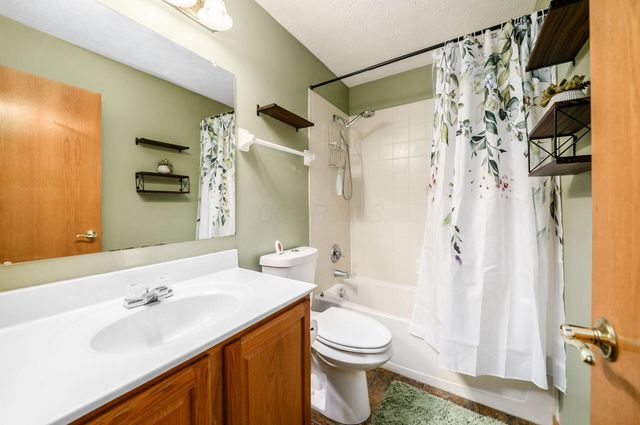 163 Fox Glen Drive W, Pickerington, OH 43147