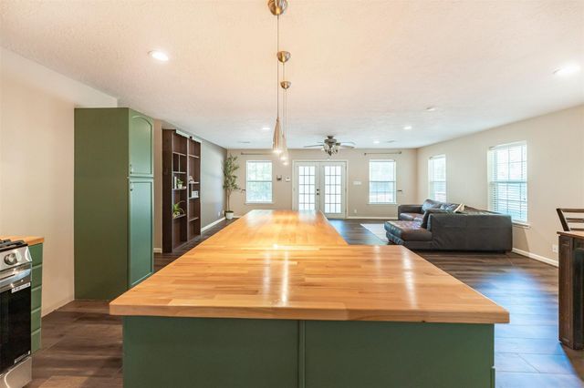 537 Mohawk Bend, Conroe, TX 77316