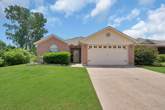 2725 Ensenada Lane, Fort Worth, TX 76108