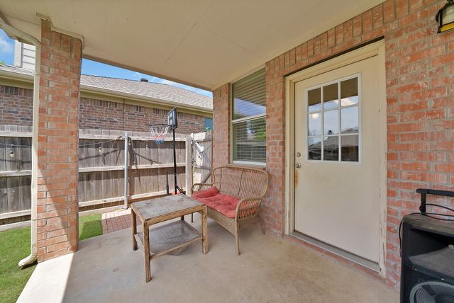 2725 Ensenada Lane, Fort Worth, TX 76108