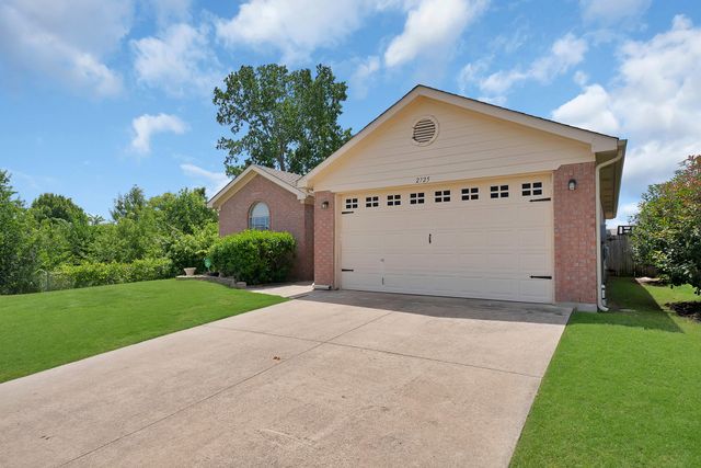 2725 Ensenada Lane, Fort Worth, TX 76108