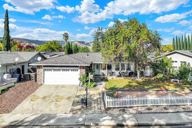 706 Blue Ridge Ln, Vacaville, CA 95688