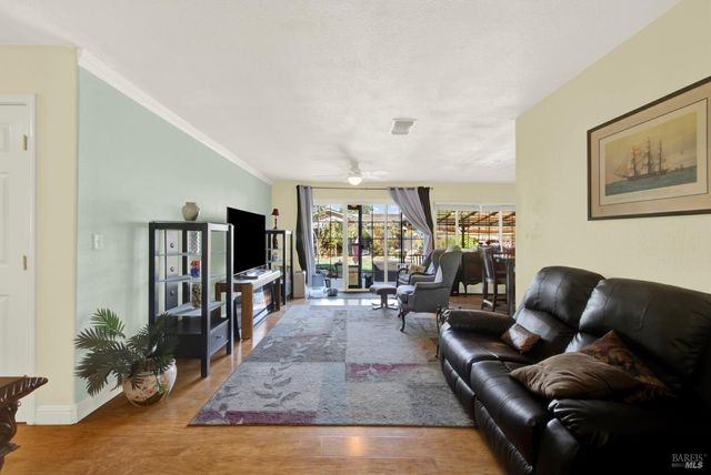 706 Blue Ridge Ln, Vacaville, CA 95688