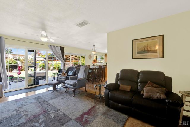 706 Blue Ridge Ln, Vacaville, CA 95688