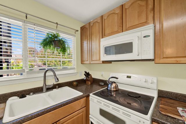 706 Blue Ridge Ln, Vacaville, CA 95688