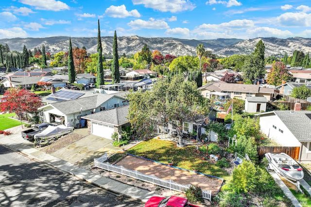 706 Blue Ridge Ln, Vacaville, CA 95688