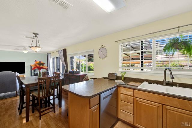 706 Blue Ridge Ln, Vacaville, CA 95688