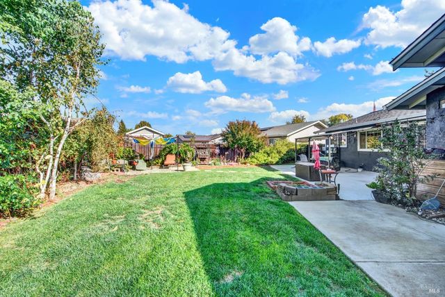 706 Blue Ridge Ln, Vacaville, CA 95688