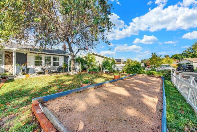 706 Blue Ridge Ln, Vacaville, CA 95688