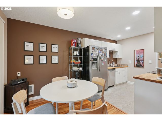 12445 Se MAIN St, Portland, OR 97233