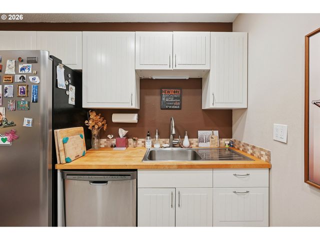 12445 Se MAIN St, Portland, OR 97233