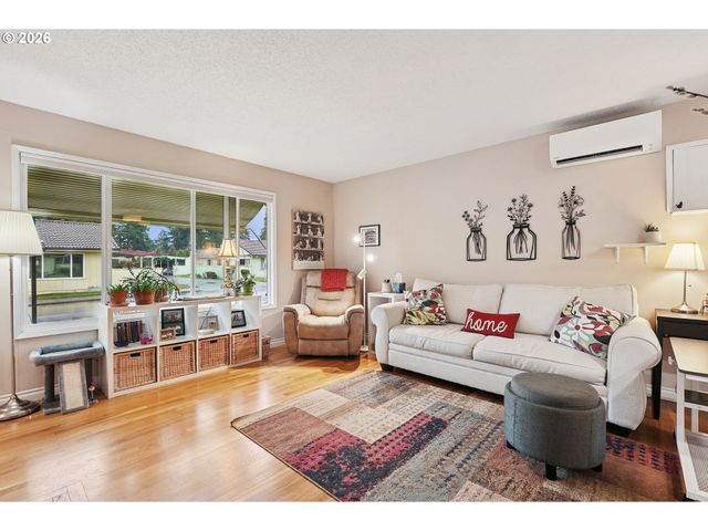 12445 Se MAIN St, Portland, OR 97233