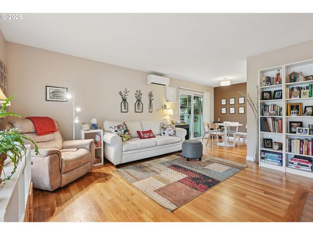 12445 Se MAIN St, Portland, OR 97233