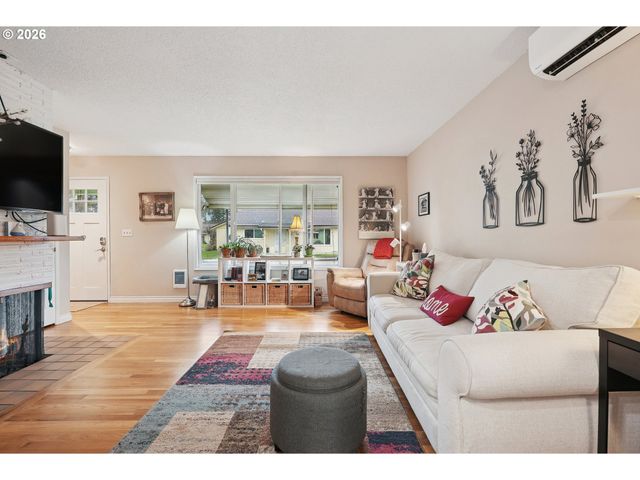 12445 Se MAIN St, Portland, OR 97233