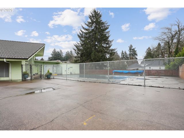 12445 Se MAIN St, Portland, OR 97233