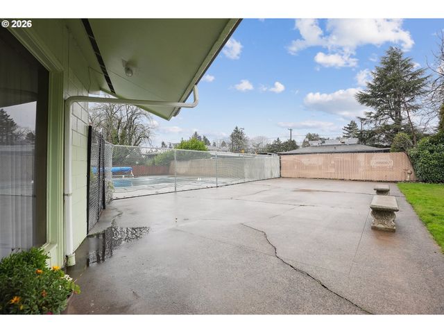 12445 Se MAIN St, Portland, OR 97233