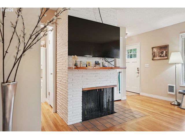 12445 Se MAIN St, Portland, OR 97233