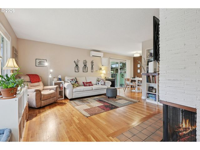 12445 Se MAIN St, Portland, OR 97233