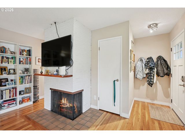 12445 Se MAIN St, Portland, OR 97233