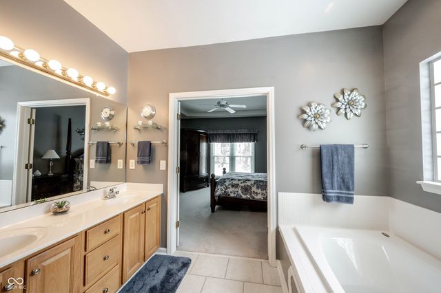 10986 Cumberland Road, Fishers, IN 46037