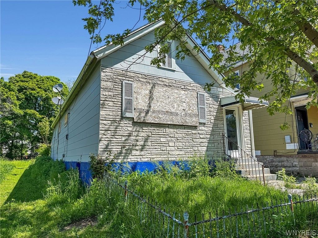 18 Helen Street, Buffalo, NY 14213