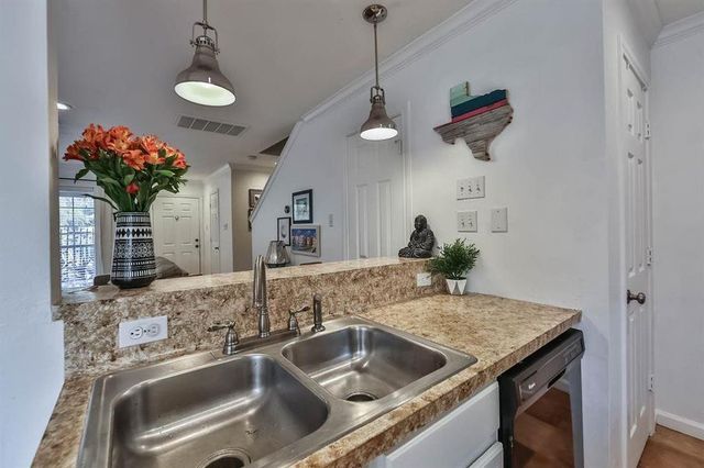 1018 Ruthven Street, Houston, TX 77019
