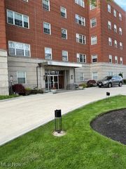 18975 Van Aken Boulevard 407, Shaker Heights, OH 44122