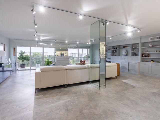 2850 N Palm Aire Drive 601, Pompano Beach, FL 33069