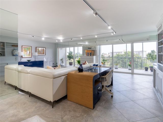 2850 N Palm Aire Drive 601, Pompano Beach, FL 33069