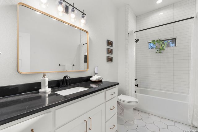 200 Oak Fields Dr.,, Floresville, TX 78114