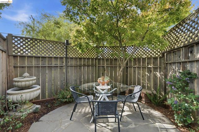 2343 Roosevelt Ave, Berkeley, CA 94703