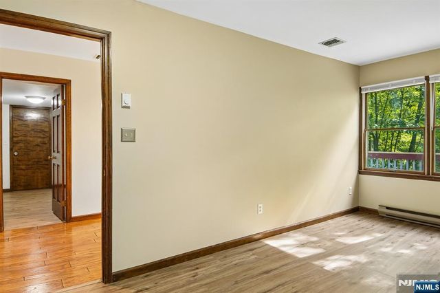 147 Kinnelon Road RedCarriage, Kinnelon Borough, NJ 07405