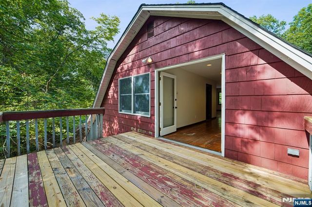 147 Kinnelon Road RedCarriage, Kinnelon Borough, NJ 07405
