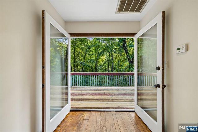 147 Kinnelon Road RedCarriage, Kinnelon Borough, NJ 07405