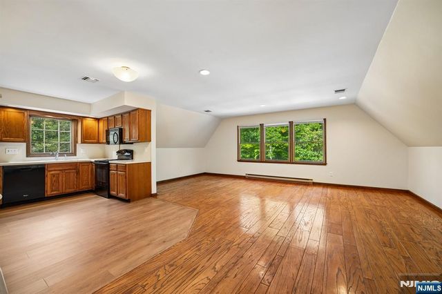 147 Kinnelon Road RedCarriage, Kinnelon Borough, NJ 07405