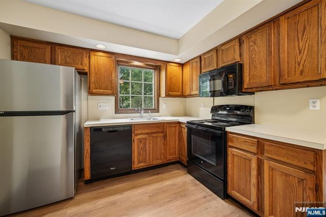 147 Kinnelon Road RedCarriage, Kinnelon Borough, NJ 07405