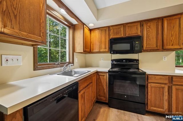 147 Kinnelon Road RedCarriage, Kinnelon Borough, NJ 07405