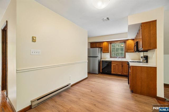 147 Kinnelon Road RedCarriage, Kinnelon Borough, NJ 07405