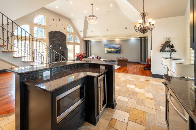 850 S 10th Avenue, La Grange, IL 60525