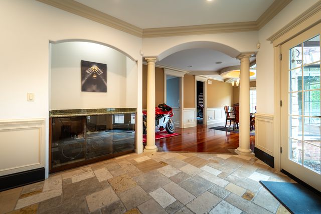 850 S 10th Avenue, La Grange, IL 60525