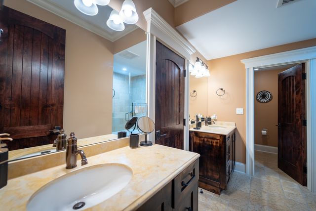 850 S 10th Avenue, La Grange, IL 60525